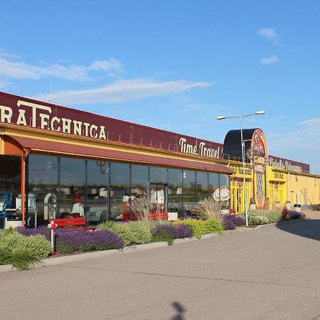 Jukebox Hotel Зноймо Экстерьер фото