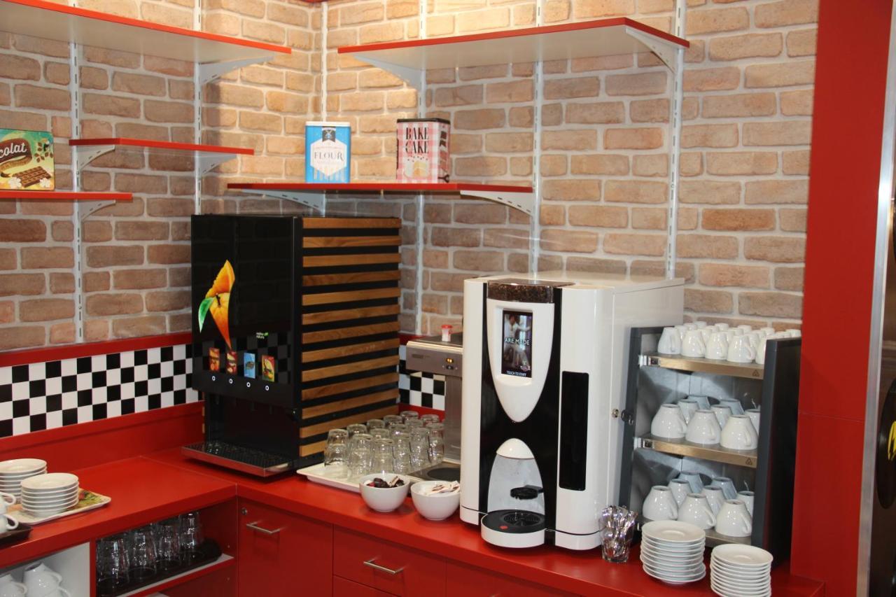 Jukebox Hotel Зноймо Экстерьер фото