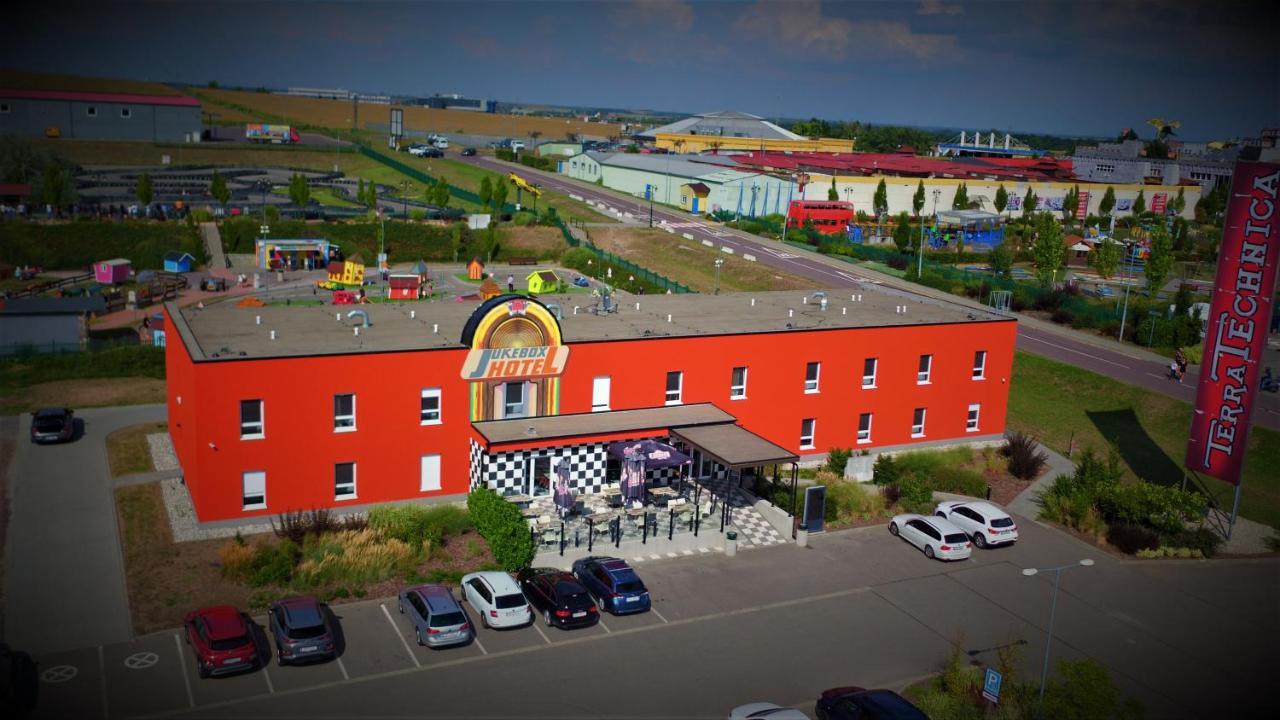Jukebox Hotel Зноймо Экстерьер фото