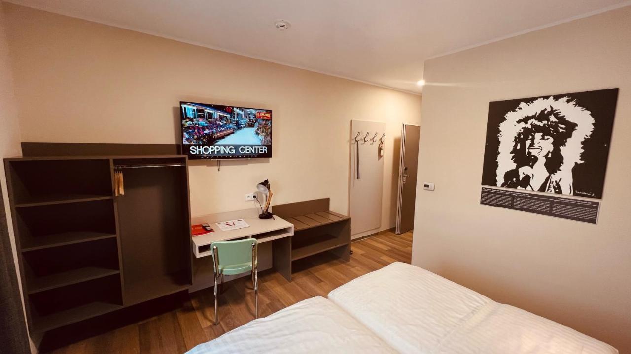 Jukebox Hotel Зноймо Экстерьер фото