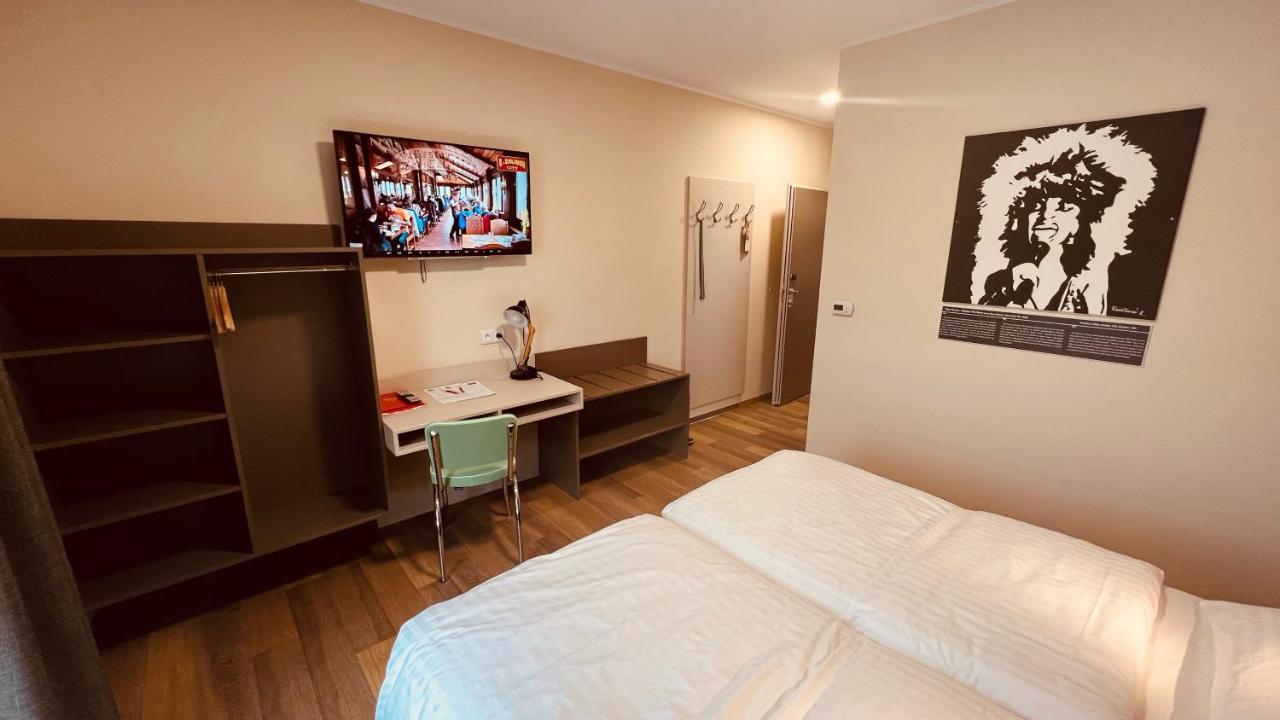 Jukebox Hotel Зноймо Экстерьер фото