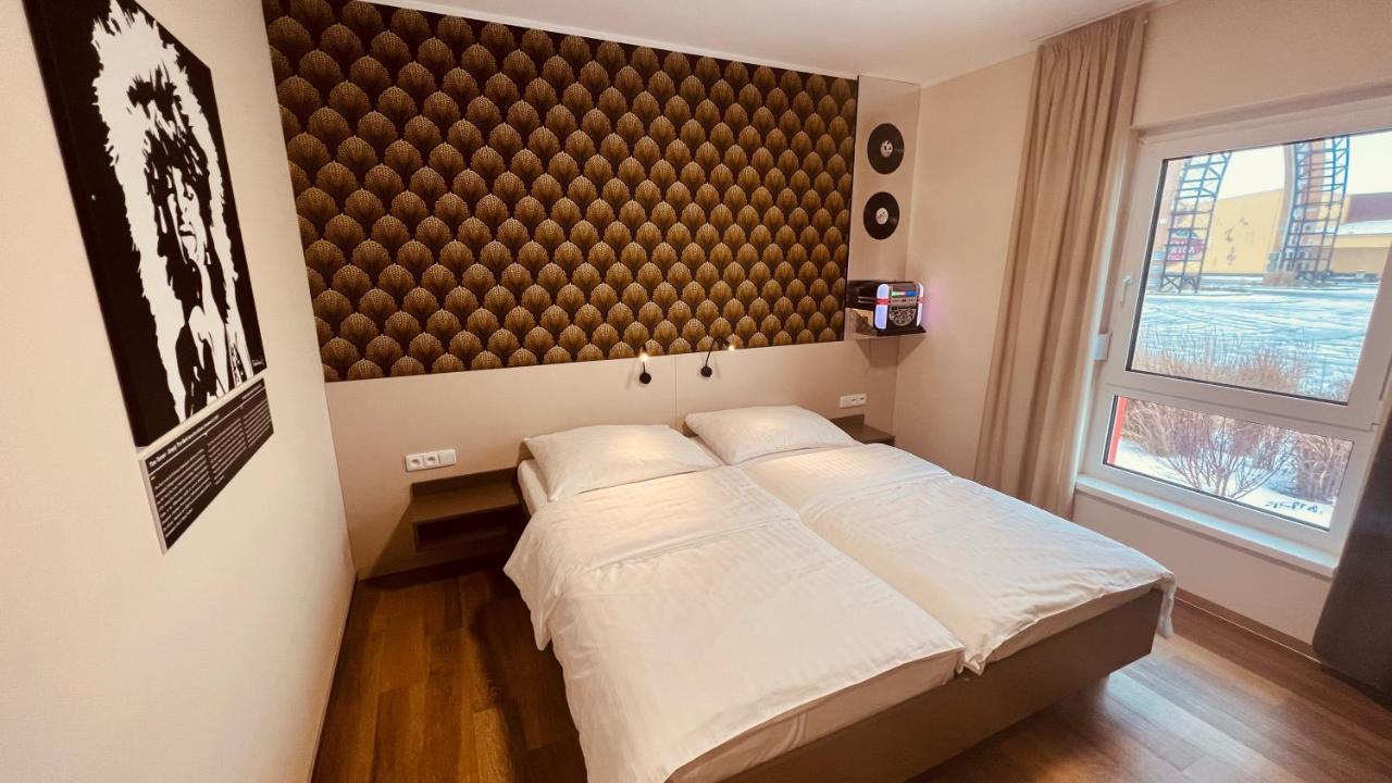 Jukebox Hotel Зноймо Экстерьер фото