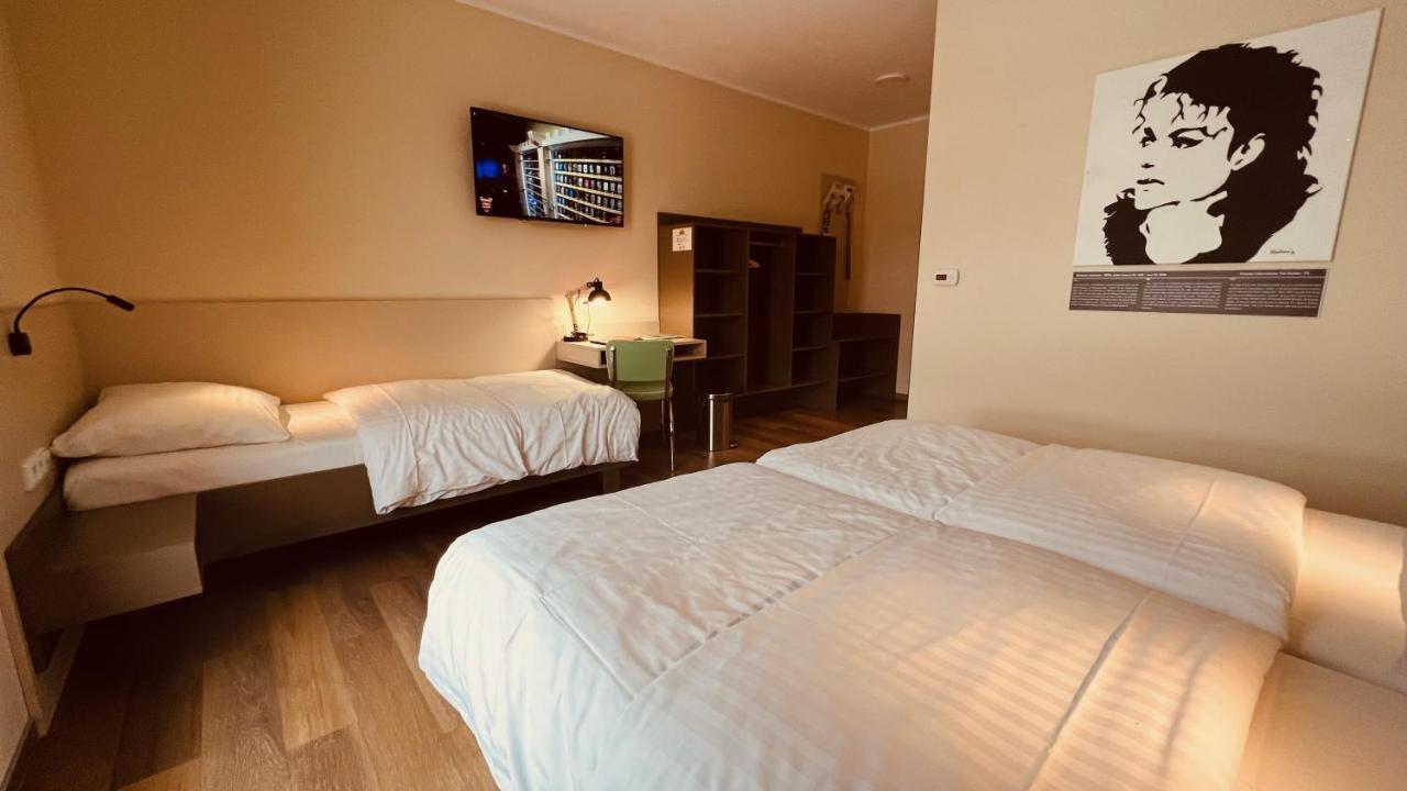 Jukebox Hotel Зноймо Экстерьер фото