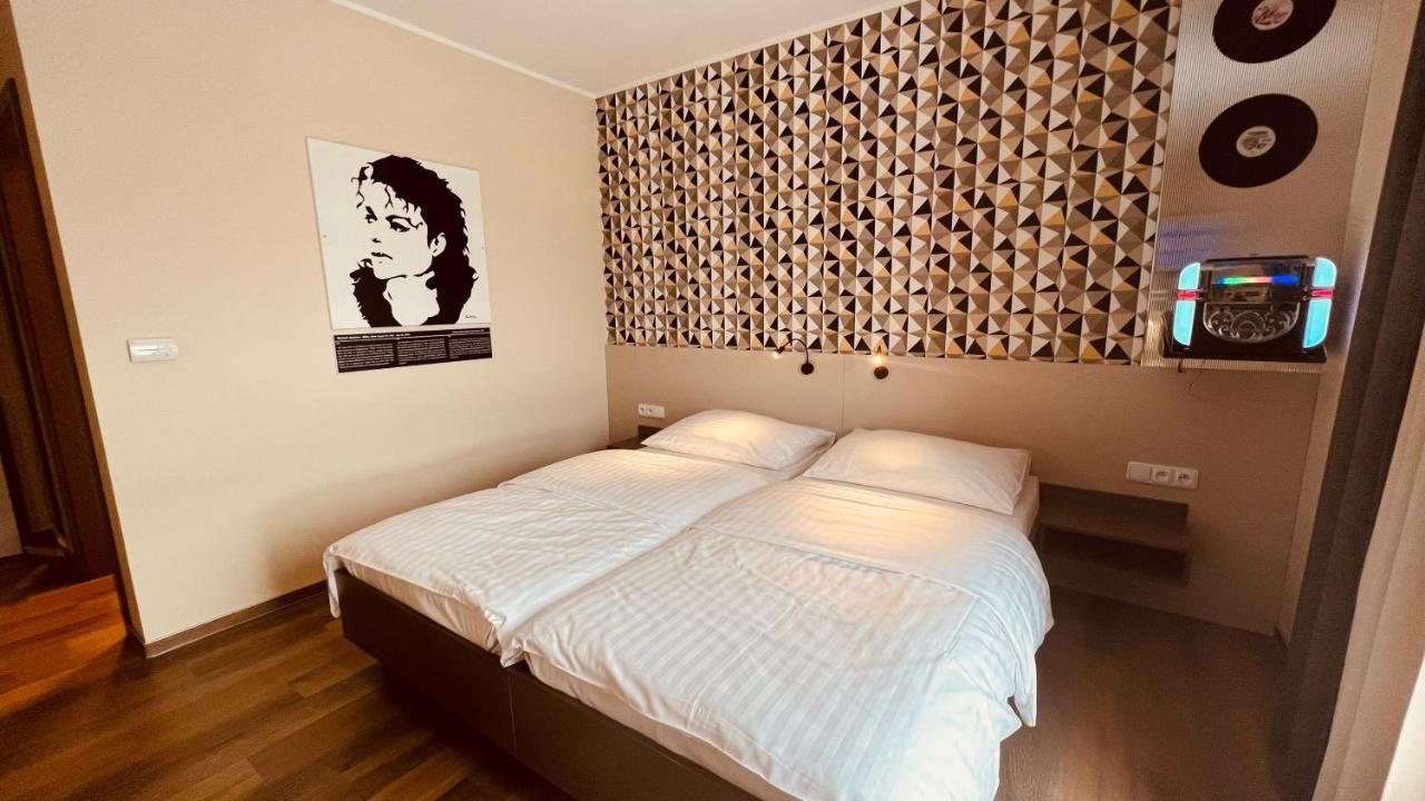 Jukebox Hotel Зноймо Экстерьер фото