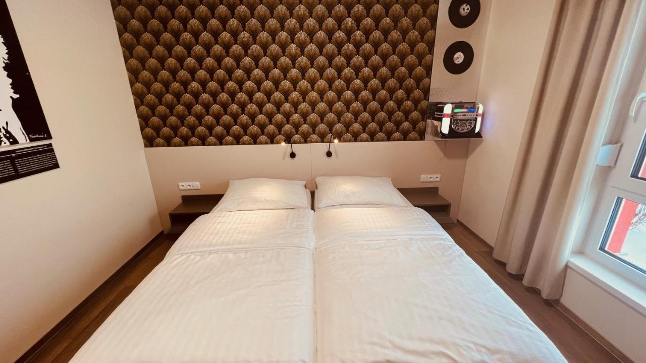 Jukebox Hotel Зноймо Экстерьер фото