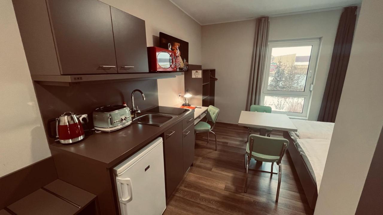 Jukebox Hotel Зноймо Экстерьер фото