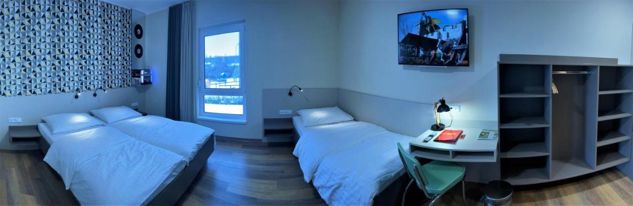 Jukebox Hotel Зноймо Экстерьер фото
