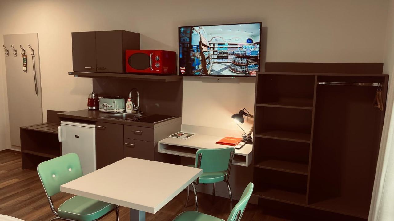 Jukebox Hotel Зноймо Экстерьер фото