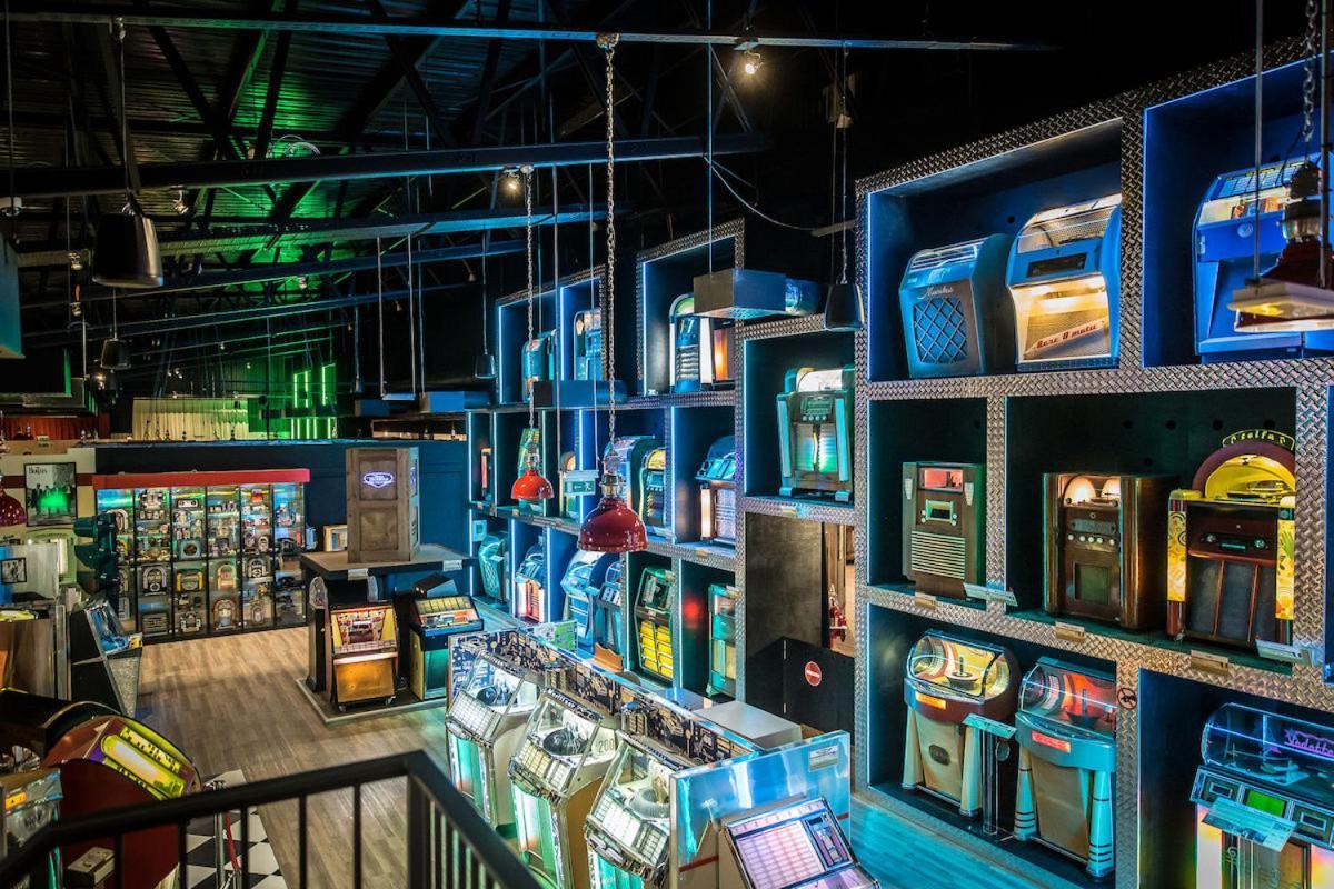 Jukebox Hotel Зноймо Экстерьер фото
