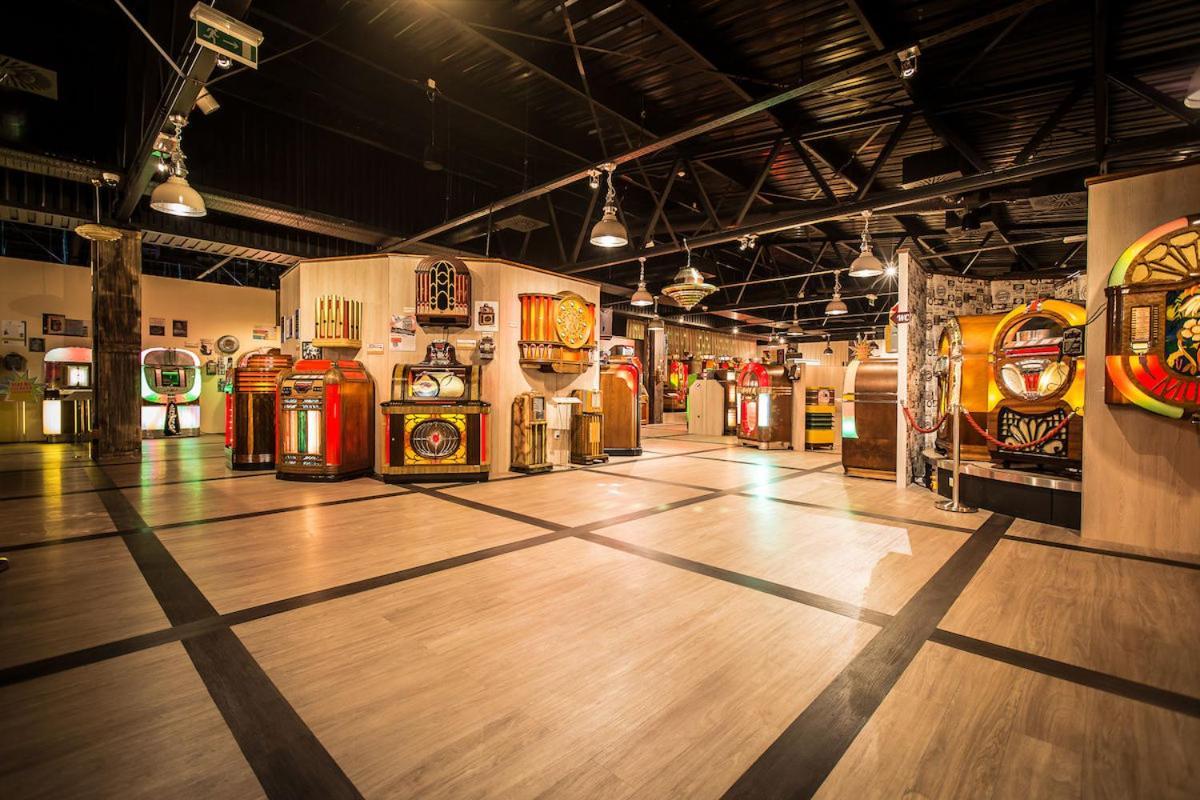 Jukebox Hotel Зноймо Экстерьер фото