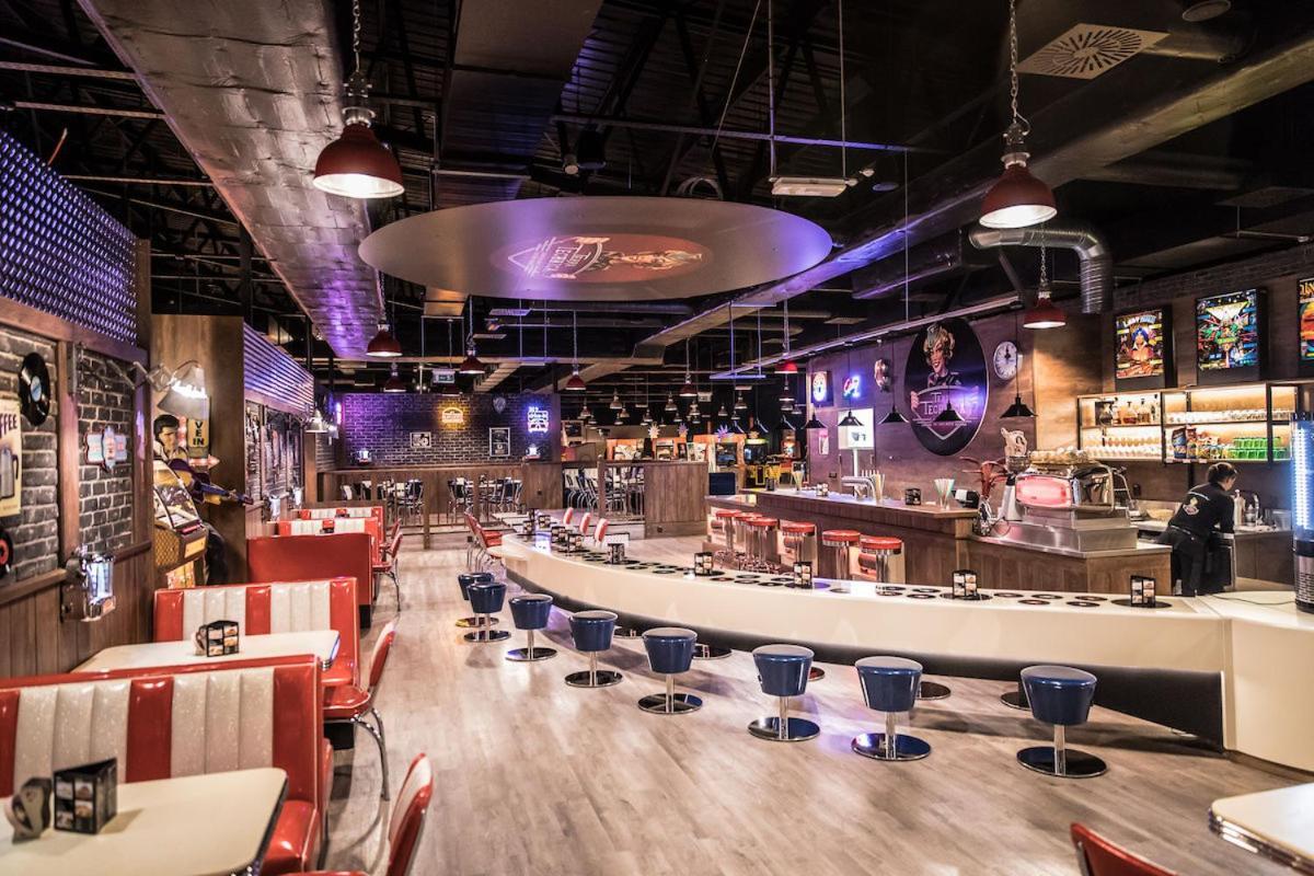 Jukebox Hotel Зноймо Экстерьер фото