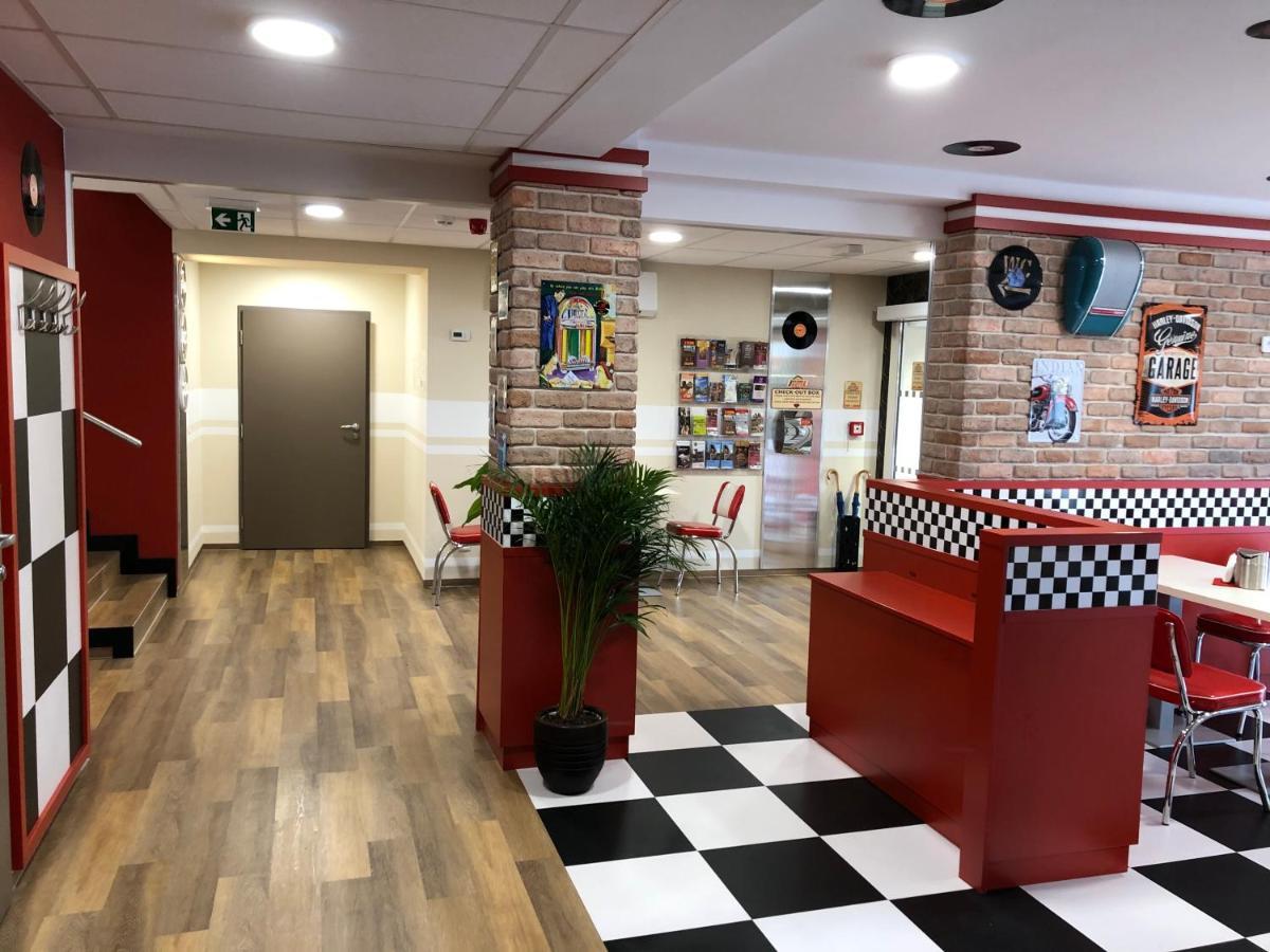 Jukebox Hotel Зноймо Экстерьер фото