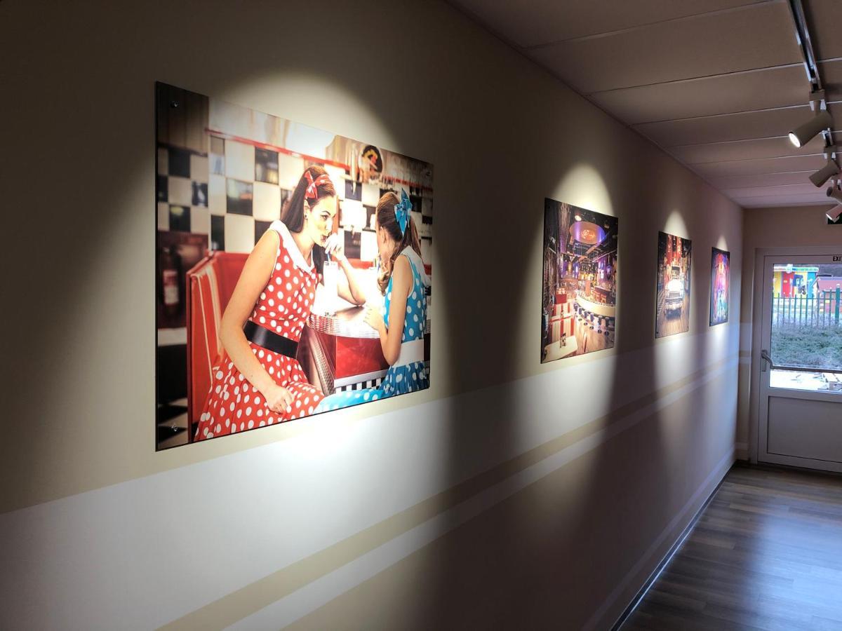 Jukebox Hotel Зноймо Экстерьер фото