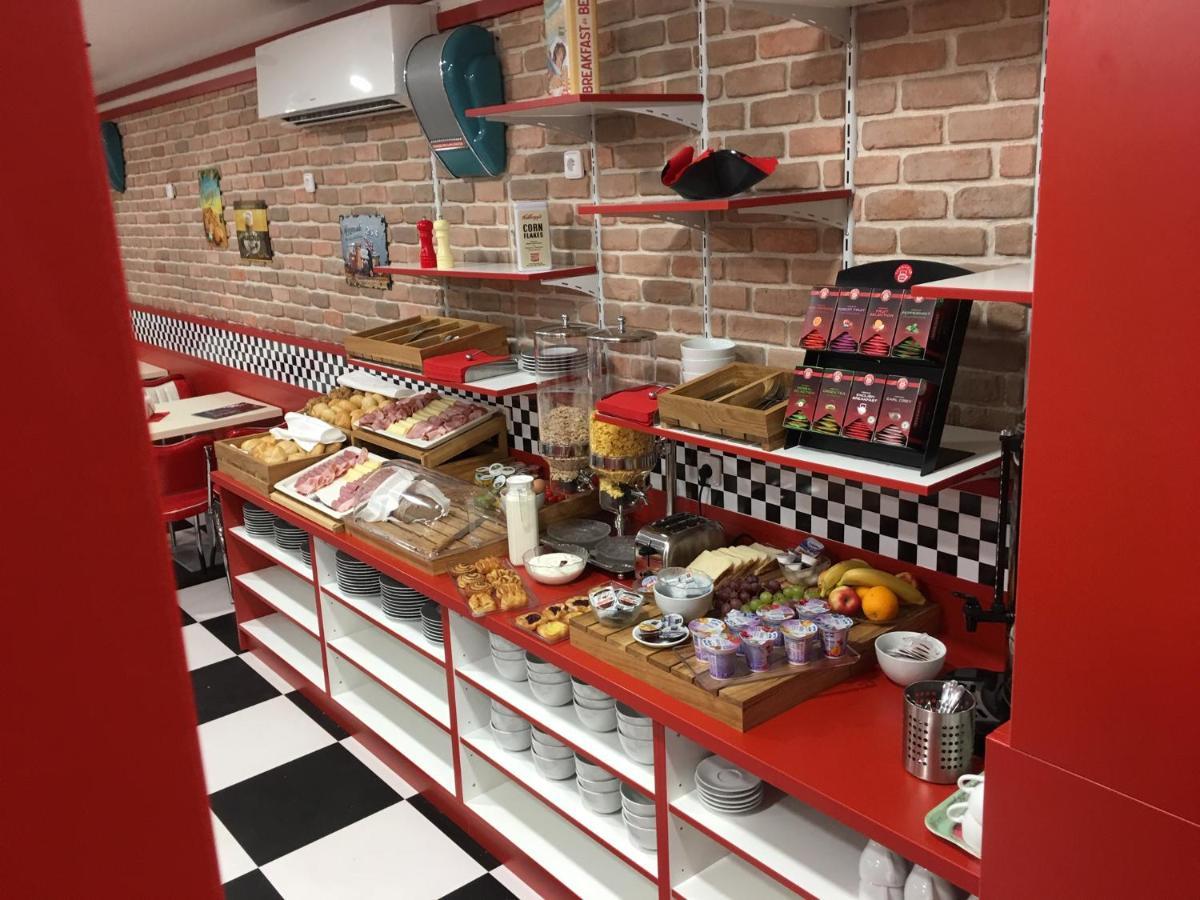 Jukebox Hotel Зноймо Экстерьер фото