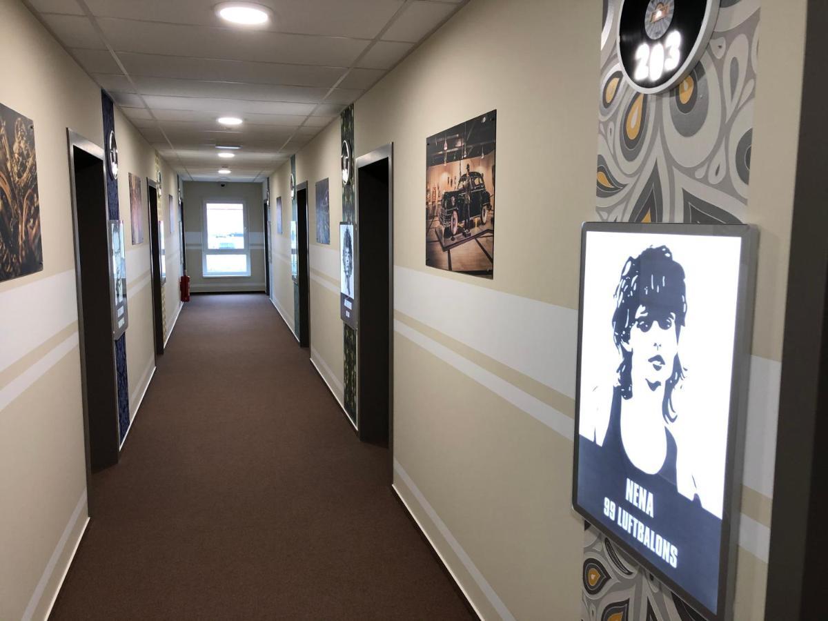 Jukebox Hotel Зноймо Экстерьер фото