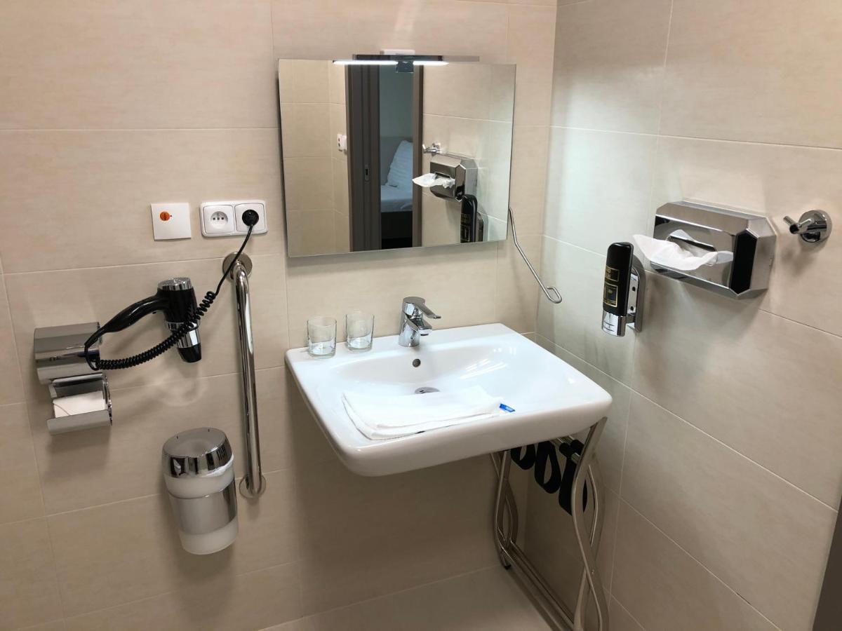 Jukebox Hotel Зноймо Экстерьер фото